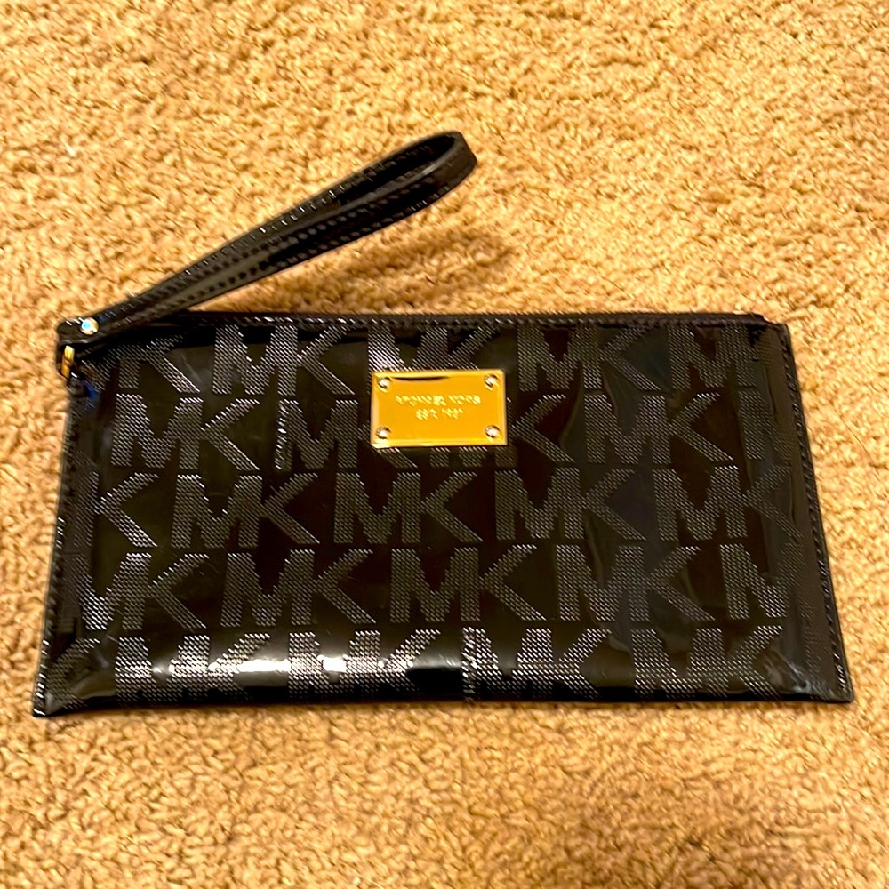 Michael Kors *authentic* Clutch! Shiny black, embossed plus gold accents! Classy